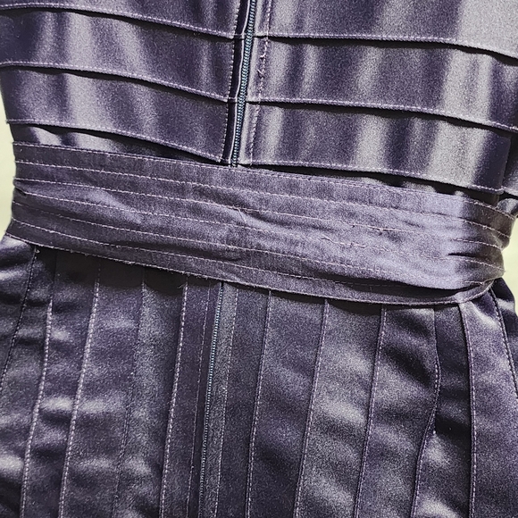 BETSEY JOHNSON Elegant Deep Purple Satin Dress With Ribbed/Seam Detail, Size 2 - Picture 3 of 6